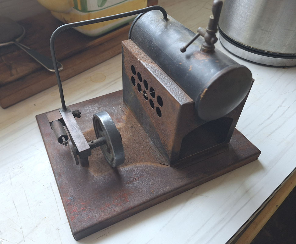 Early Hausegger steam engine with differences to later Parken engines