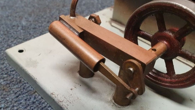 Early production Parken steam engine round cylinder