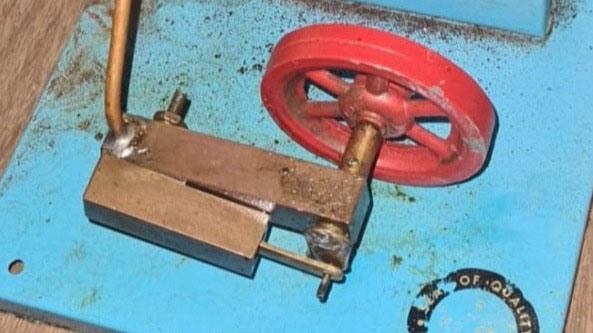 Late production Parken steam engine square cylinder