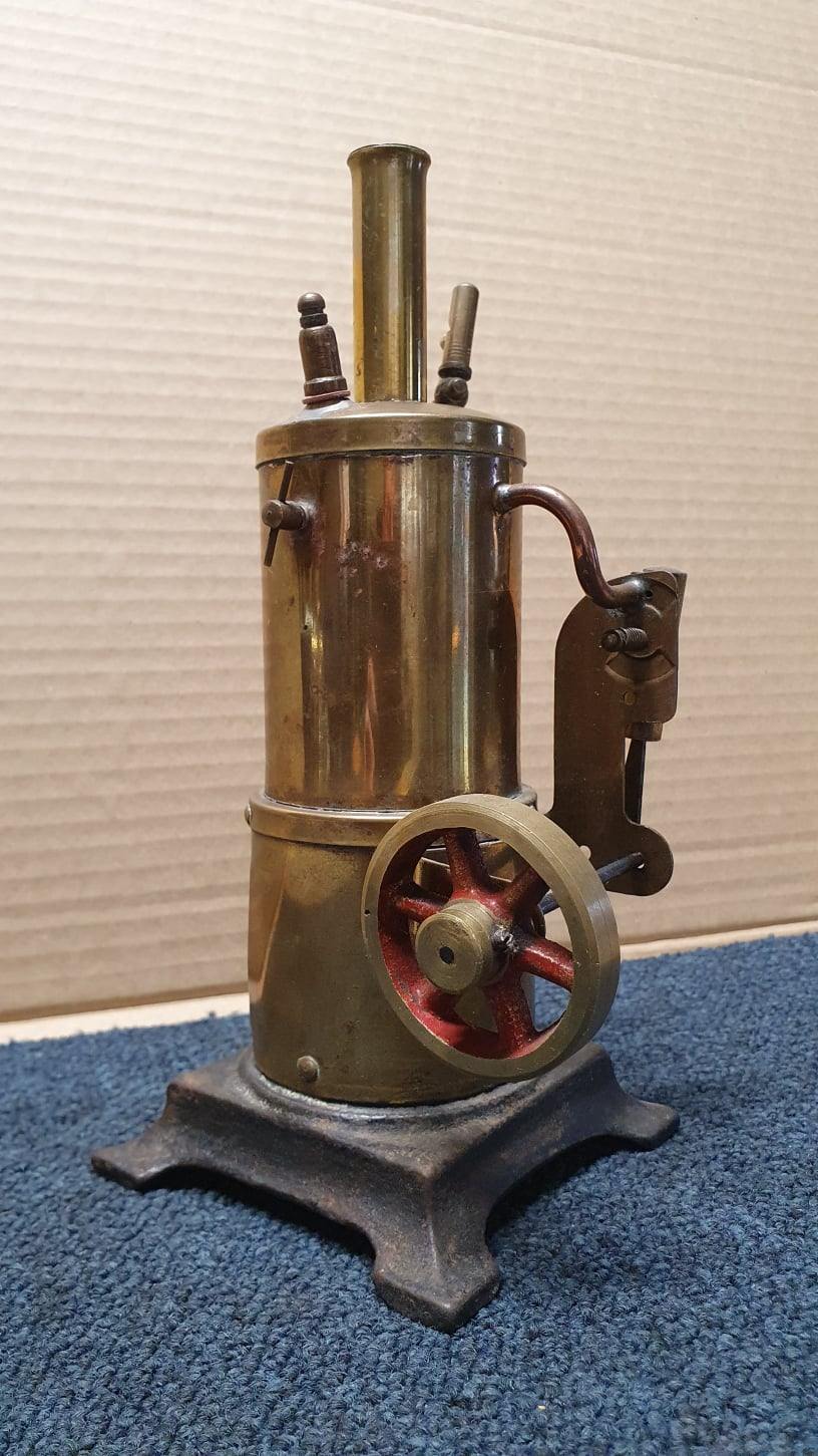 Renown vertical steam engine with a brass boiler