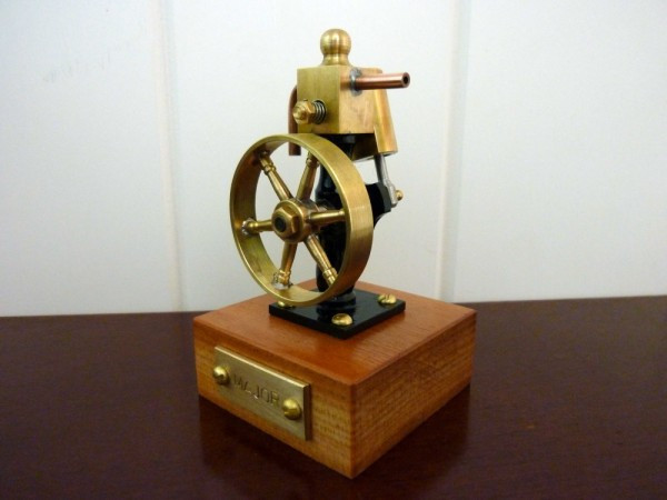 Limited edition Major engine with a brass flywheel