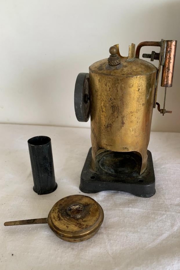 K-Dee Vertical Steam Engine with burner